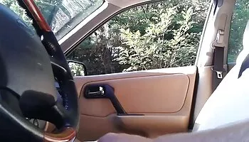 Lindo latino gay ricky sorbiendo una polla