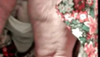 Las rubias tetonas Alix y Cherie se bañan desnudas