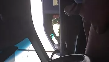 Semen en la cara de una rubia cachonda