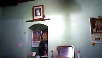 Cyrus y Randolph travesti amante de los pollos en acción