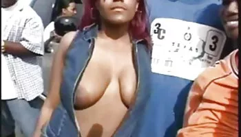 Dream Tranny - Tgirls follando sus culos con compilación de verduras 2