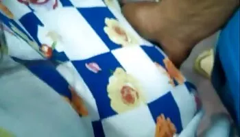 Adolescente morena Kylie Nicole follada duro por una gran polla