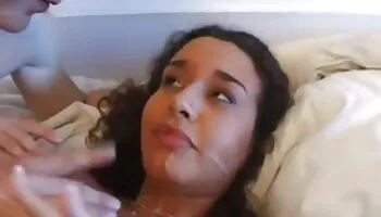 Linda adolescente tailandesa amateur después de horas mamada y follada