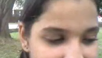 La muñeca morena Yui Komine usa sus labios para devorar una polla