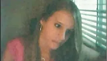 Linda rubia deja que su hombre le folle el culo